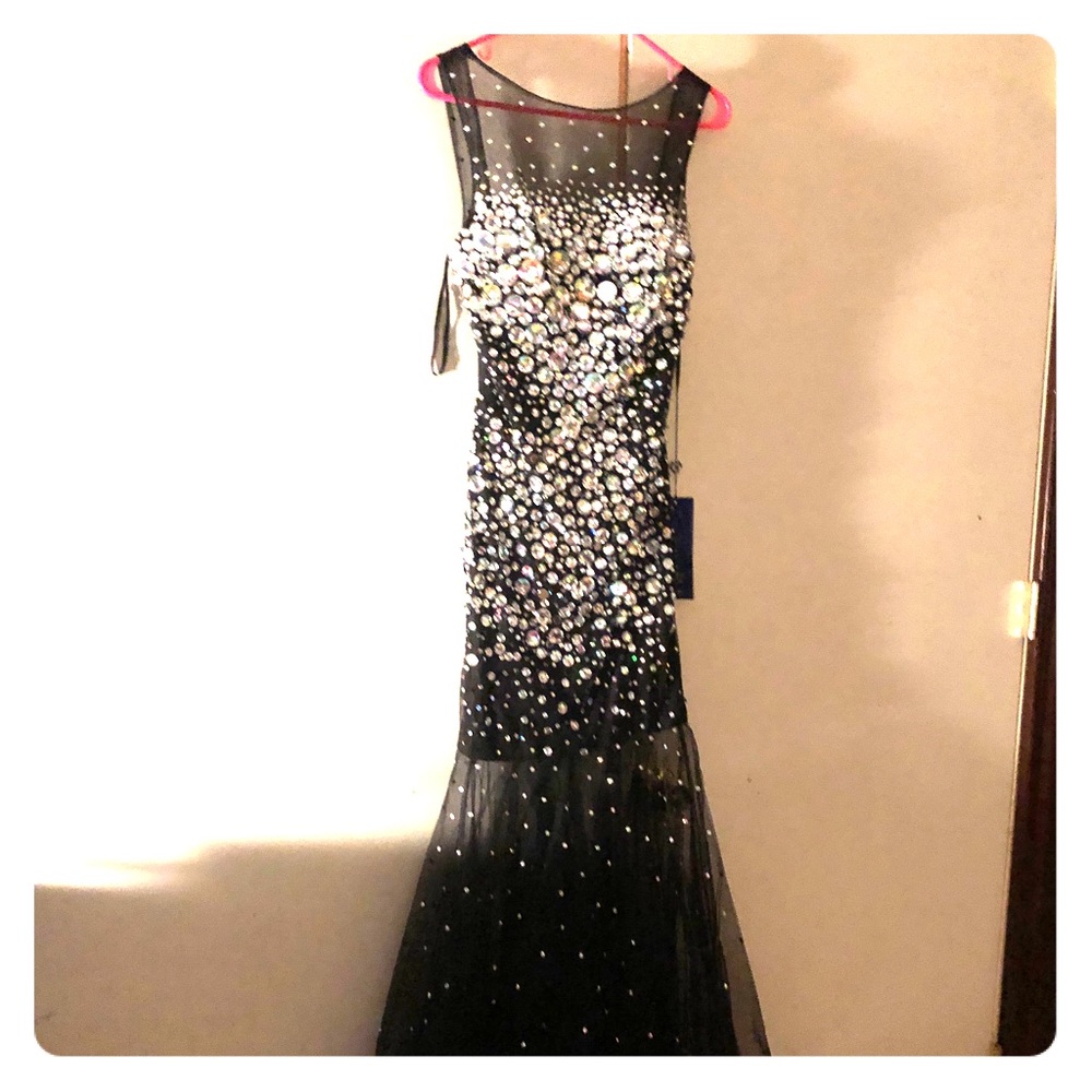 Evening gown with tulle bottom